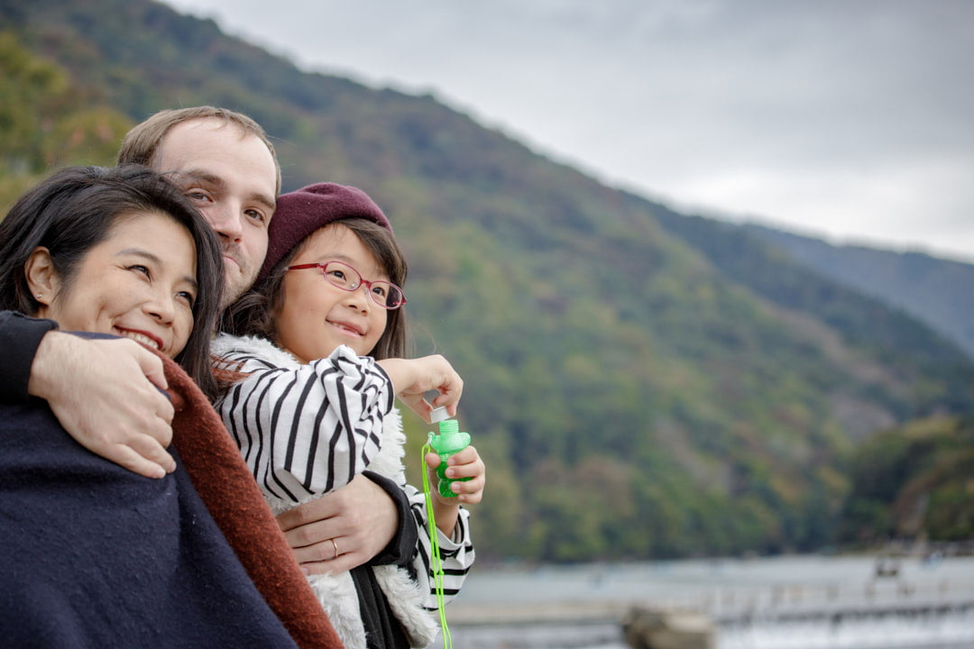 Family enjoying a Kyoto photoshoot together