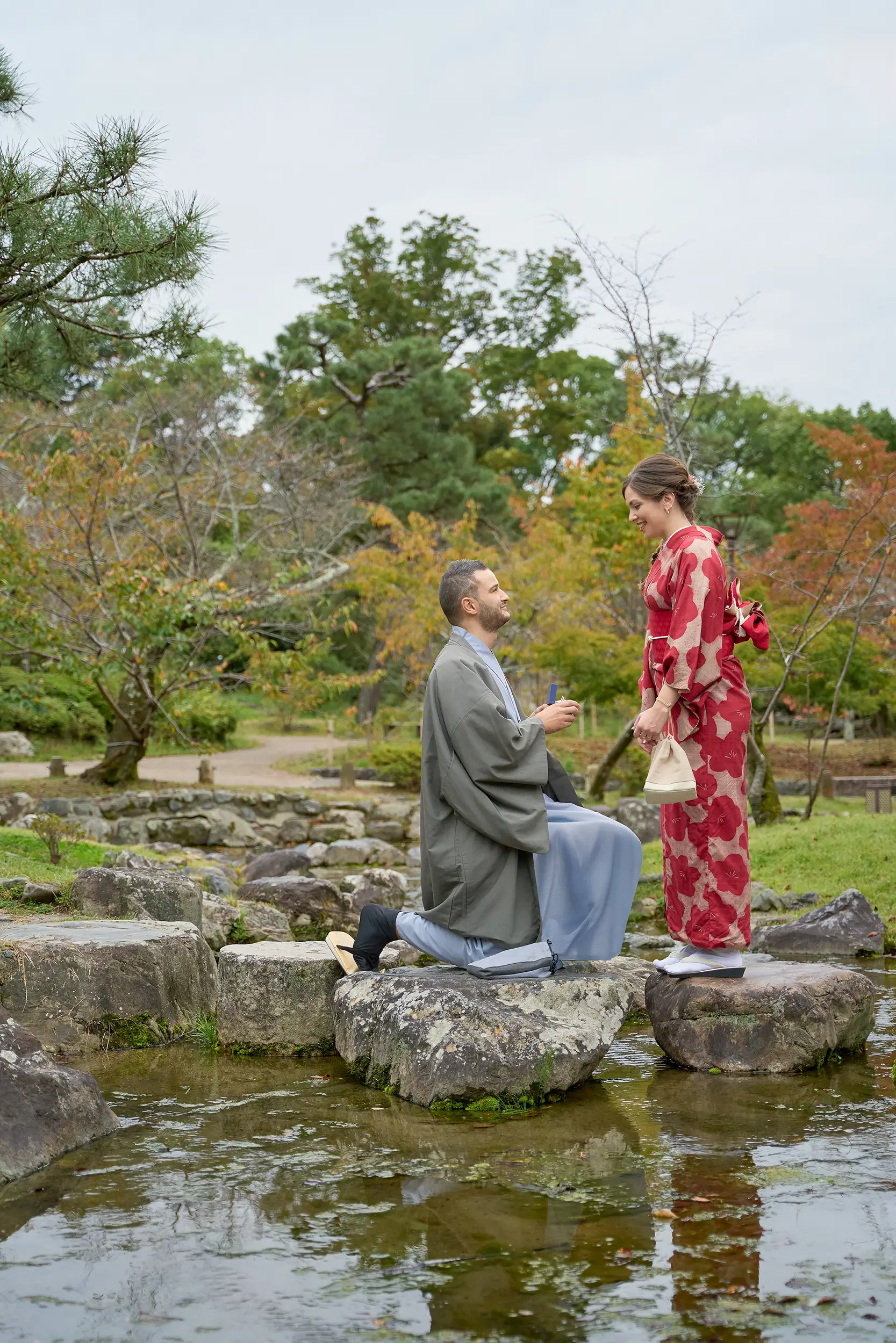 Surprise proposal captured candidly from a distance in Kyoto